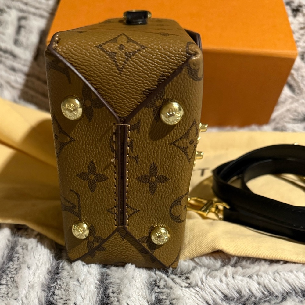 Camera Box Crossbody/Hand Bag - Picture 4 of 9